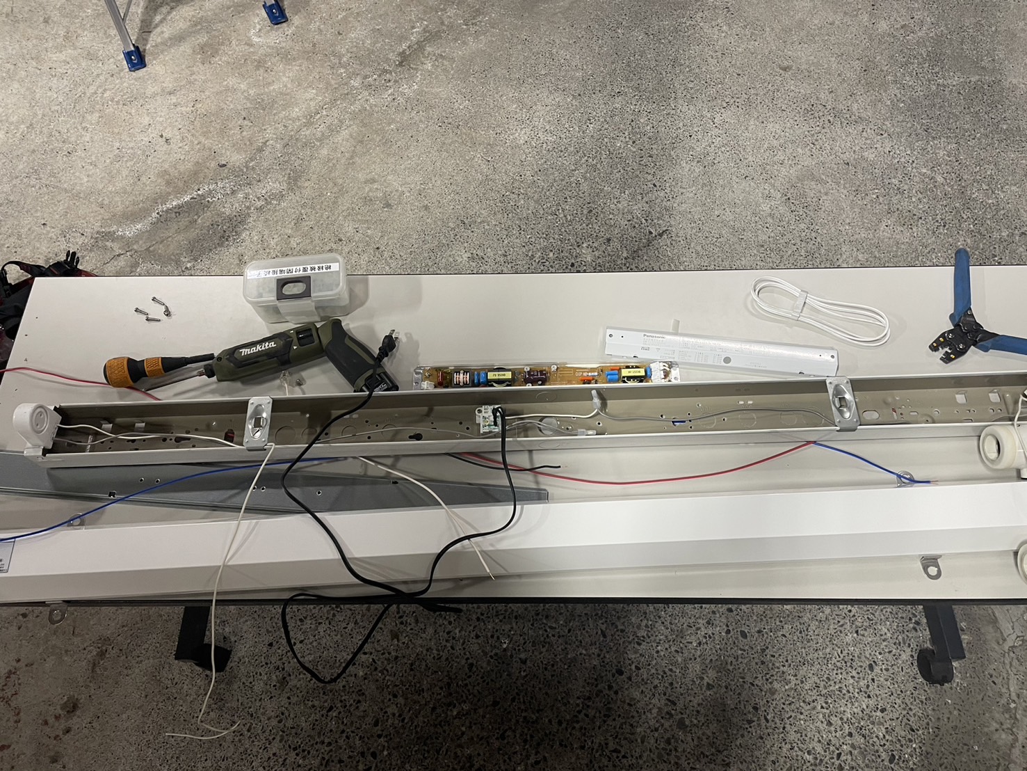 蛍光灯器具をLED使用可能に改良する講習